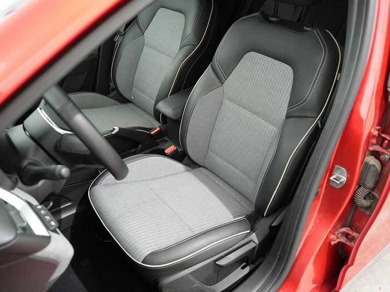 Occasion Renault Clio V Techno 93 PK (68 kW) 2024 Rood Hatchback