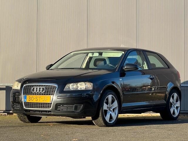 Zwart Occasion 2006 Audi A3 Attraction Hatchback | € 2.750 (Goede deal) - Afbeelding 1/4