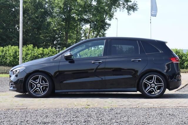 Occasion Mercedes B180 AMG 136 PK (100 kW) 2022 Zwart, metallic lak MPV