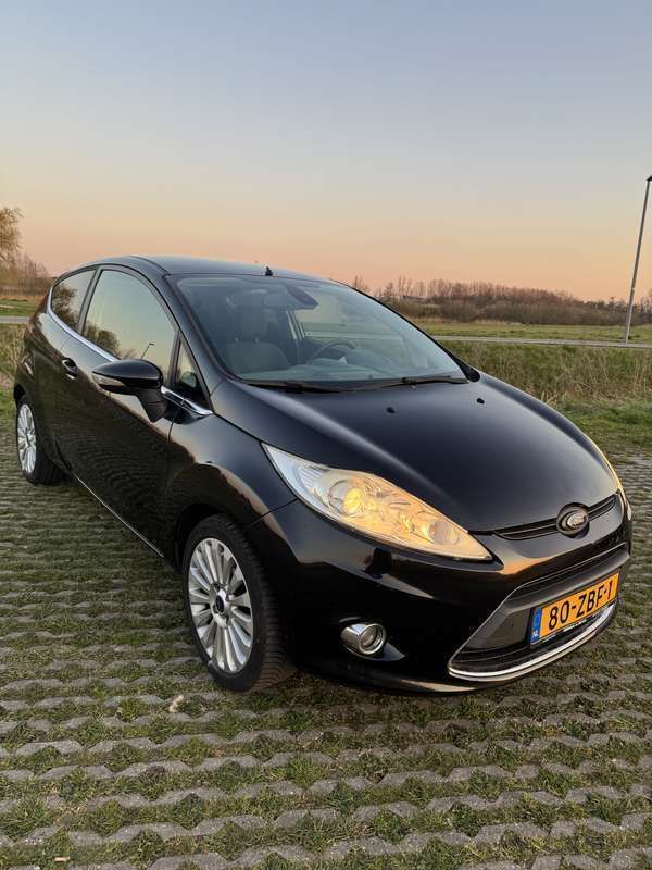Zwart Gebruikt 2009 Ford Fiesta Trend Hatchback | € 2.650 (Eerlijke prijs) - Afbeelding 1/4
