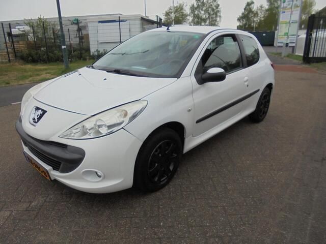 Wit Gebruikt 2010 Peugeot 206+ Hatchback | € 2.850 (Eerlijke prijs) - Afbeelding 1/4