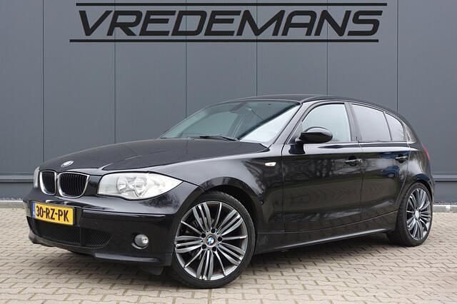 Zwart Occasion 2005 BMW 118 Executive Hatchback | € 1.950 (Goede deal) - Afbeelding 1/4