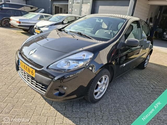 Zwart Gebruikt 2010 Renault Clio II Hatchback | € 2.599 (Eerlijke prijs) - Afbeelding 1/4