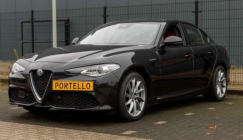 Zwart, metallic lak Gebruikt 2019 Alfa Romeo Giulia Veloce Sedan | € 34.750 (Eerlijke prijs) - Afbeelding 1/4
