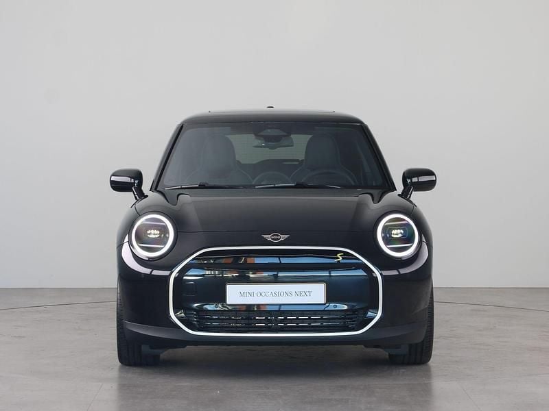 Nieuw Mini Cooper SE Favoured 160 kW (218 PK) 2025 Zwart Hatchback