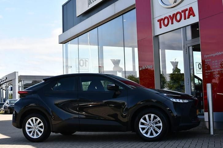 Occasion Toyota C-HR Active 140 PK (102 kW) 2024 Zwart, metallic lak SUV