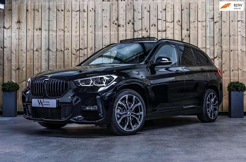 Zwart, metallic lak Gebruikt 2021 BMW X1 M Sport SUV | € 32.500 (Eerlijke prijs) - Afbeelding 1/4