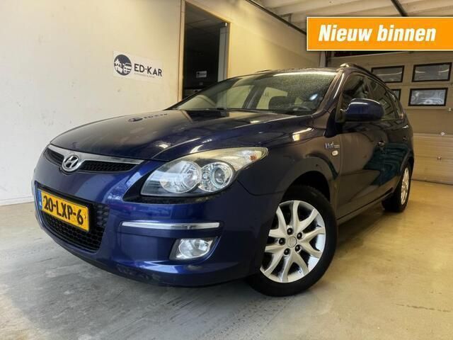 Blauw, andere lak Gebruikt 2010 Hyundai i30 Dynamiq Stationwagen | € 2.795 (Eerlijke prijs) - Afbeelding 1/4
