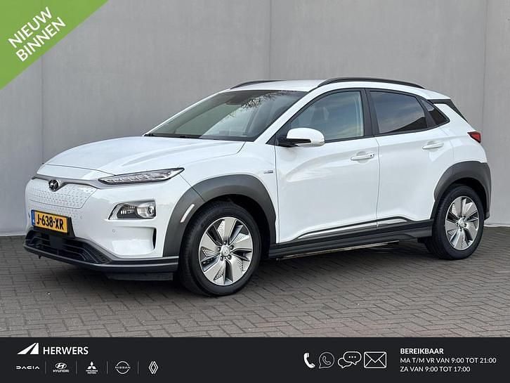 Chalk white metallic (p6w) Occasion 2020 Hyundai Kona Premium SUV | € 17.835 (Eerlijke prijs) - Afbeelding 1/4