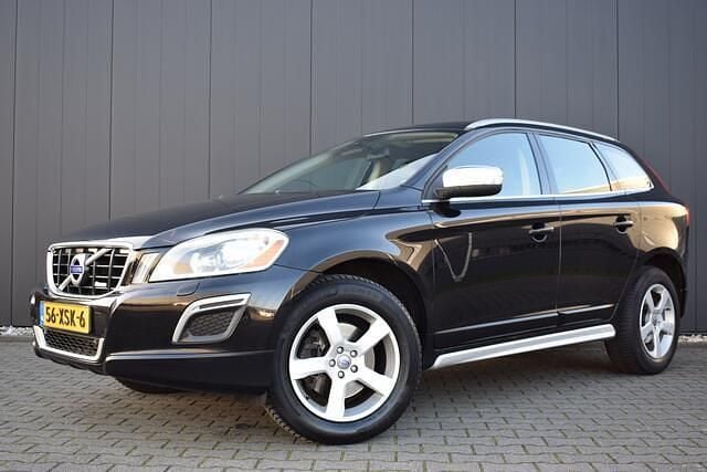 Zwart (metallic) Gebruikt 2012 Volvo XC60 R-Design SUV | € 14.950 (Eerlijke prijs) - Afbeelding 1/4