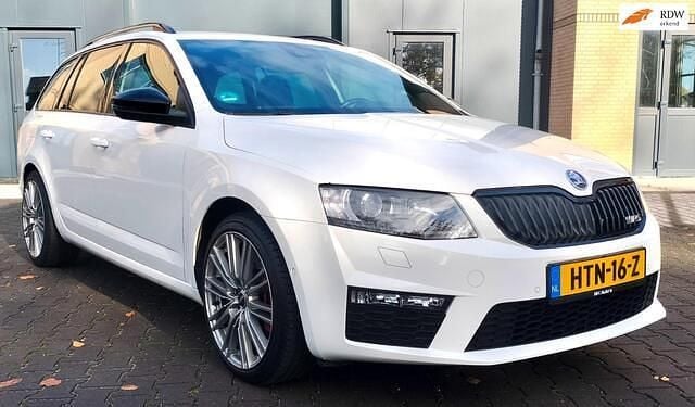 Wit Gebruikt 2013 Skoda Octavia RS Stationwagen | € 13.995 (Goede deal) - Afbeelding 1/4