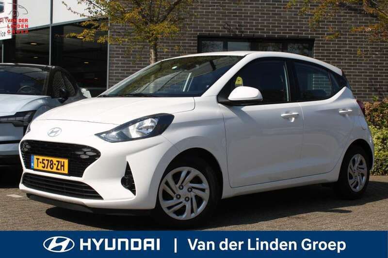 Wit Gebruikt 2023 Hyundai i10 Comfort Hatchback | € 16.450 (Eerlijke prijs) - Afbeelding 1/4