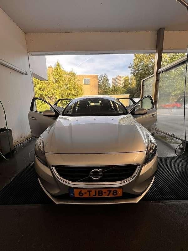 Gebruikt 2014 Volvo V40 Momentum Stationwagen | € 15.000 (Iets duurder) - Afbeelding 1/4