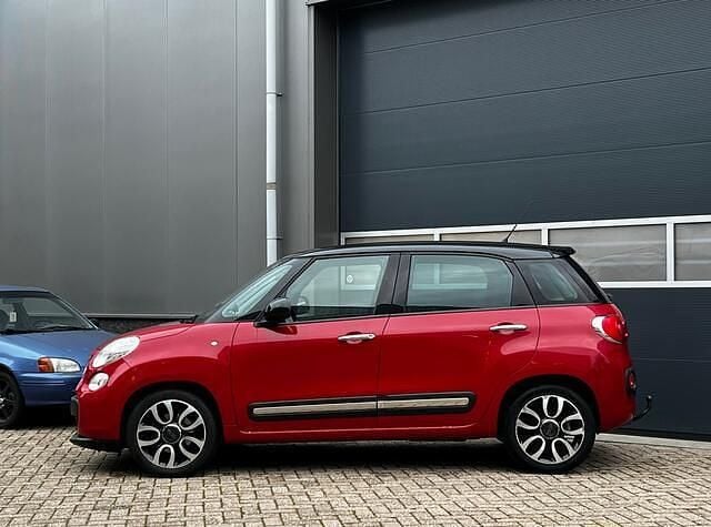 Rood Gebruikt 2015 Fiat 500L Easy MPV | € 6.950 (Goede deal) - Afbeelding 1/4