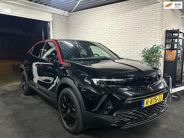 Zwart Gebruikt 2022 Opel Mokka GS Line SUV | € 21.900 (Eerlijke prijs) - Afbeelding 1/4
