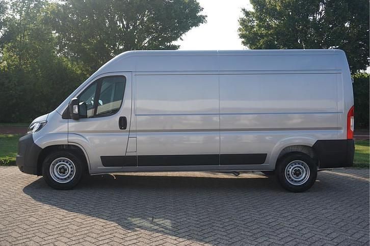 Zilver Gebruikt 2024 Peugeot Boxer Van | € 33.850 - Afbeelding 1/2