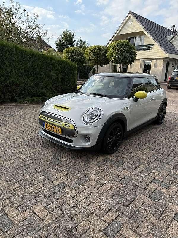 Wit Gebruikt 2020 Mini Cooper SE Essential Hatchback | € 15.500 (Eerlijke prijs) - Afbeelding 1/4