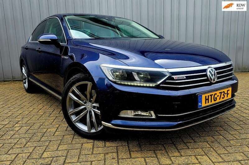 Blauw, metallic lak Gebruikt 2018 VW Passat Highline Sedan | € 19.750 (Super prijs) - Afbeelding 1/4