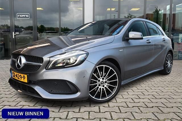 Grijs Gebruikt 2018 Mercedes A160 AMG Hatchback | € 18.900 (Eerlijke prijs) - Afbeelding 1/4
