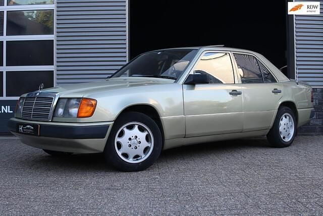 Groen Gebruikt 1986 Mercedes E280 Sedan | € 7.995 - Afbeelding 1/4