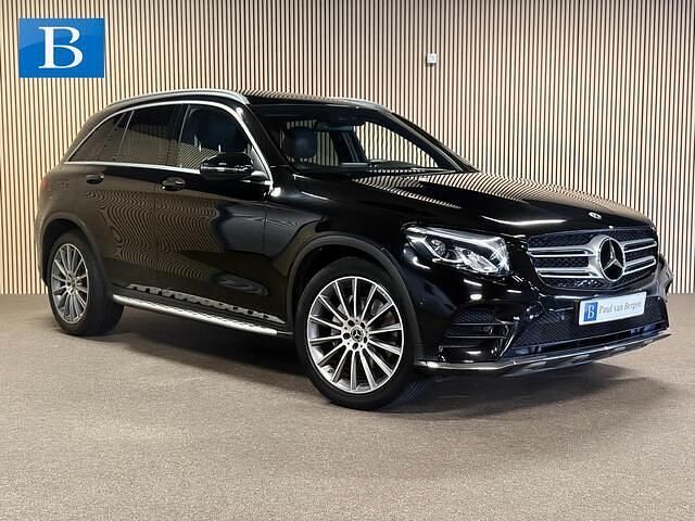 Zwart (parellak) Occasion 2018 Mercedes GLC250 AMG SUV | € 35.900 (Eerlijke prijs) - Afbeelding 1/4