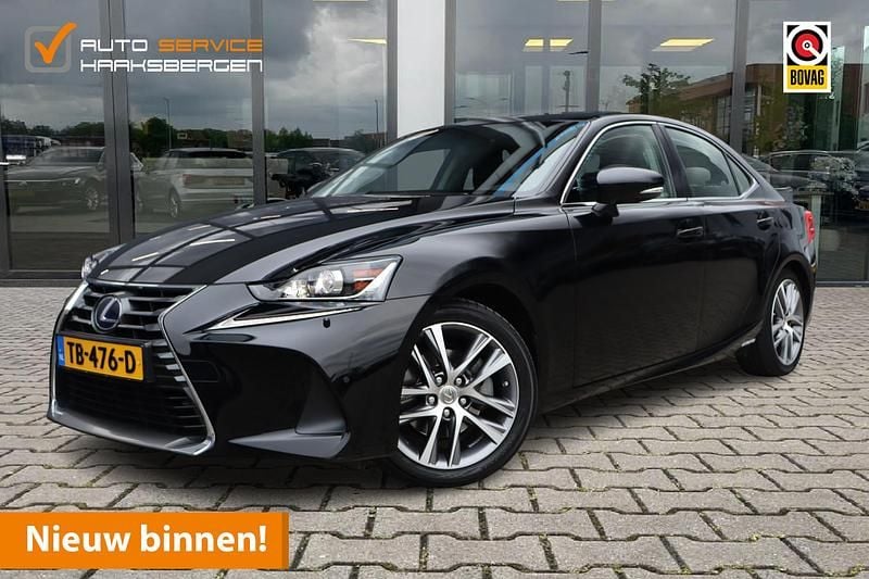 Zwart Gebruikt 2018 Lexus IS300h Business Edition Sedan | € 23.900 (Eerlijke prijs) - Afbeelding 1/4