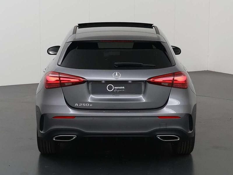 Nieuw Mercedes A250 Business 163 PK (119 kW) 2025 Grijs Hatchback