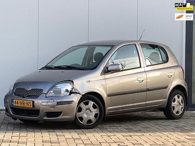 Grijs Occasion 2003 Toyota Yaris Sol Hatchback | € 2.400 (Eerlijke prijs) - Afbeelding 1/4