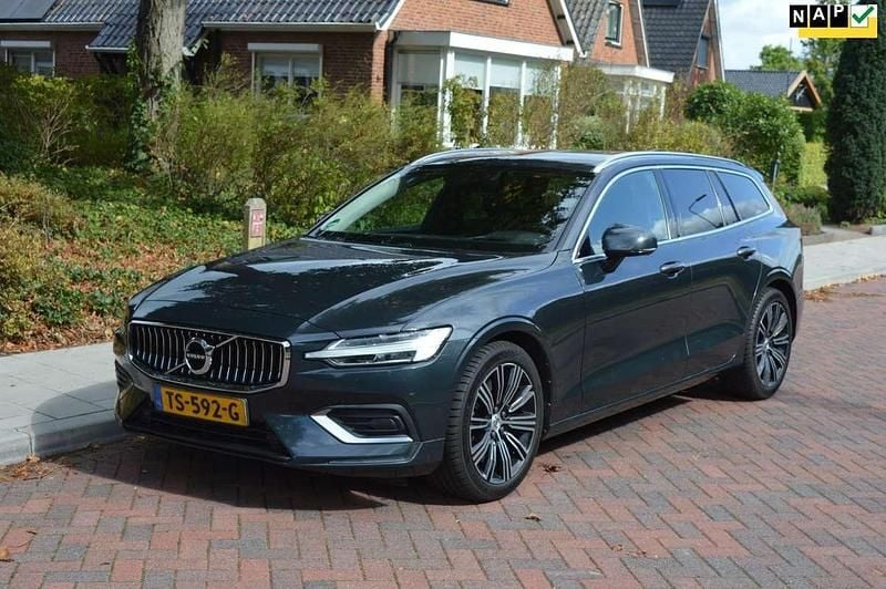 Grijs Gebruikt 2018 Volvo V60 Inscription Stationwagen | € 18.995 (Eerlijke prijs) - Afbeelding 1/4
