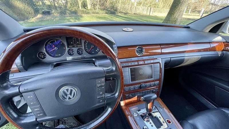 Grijs Gebruikt 2003 VW Phaeton Sedan | € 17.500 - Afbeelding 1/4