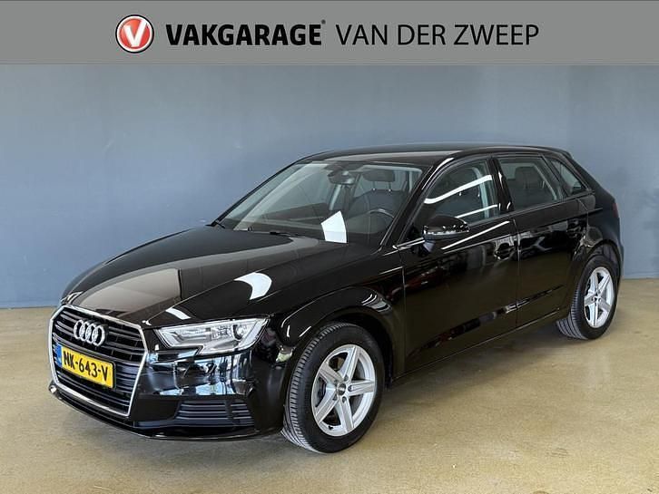 Zwart Gebruikt 2017 Audi A3 Hatchback | € 11.950 (Eerlijke prijs) - Afbeelding 1/4