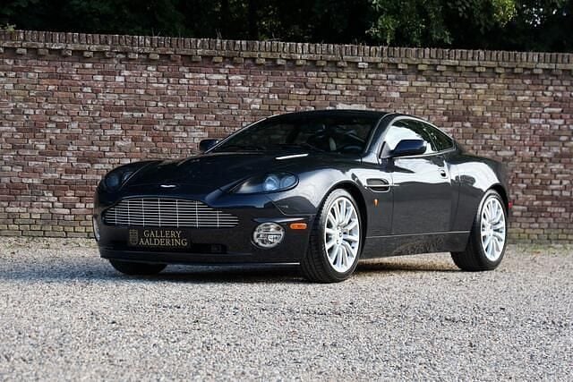 Zwart, metallic lak Occasion 2003 Aston Martin Vanquish Shadow Edition Coupé | € 69.500 - Afbeelding 1/4
