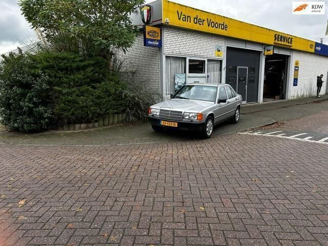 Grijs Gebruikt 1983 Mercedes 190 Sedan | € 9.950 - Afbeelding 1/4
