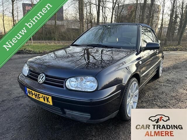 Blauw (metallic) Occasion 2001 VW Golf Cabriolet Highline Cabriolet | € 4.950 (Super prijs) - Afbeelding 1/4