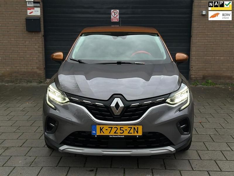 Grijs (metallic) Gebruikt 2021 Renault Captur Intens SUV | € 12.950 (Goede deal) - Afbeelding 1/4