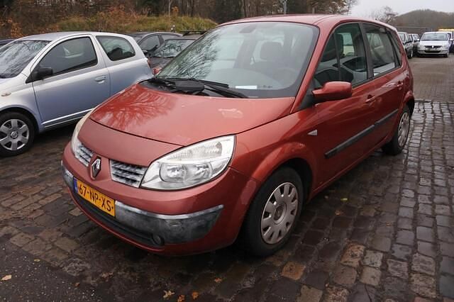Rood (metallic) Gebruikt 2004 Renault Scénic II Komfort MPV | € 795 (Eerlijke prijs) - Afbeelding 1/4