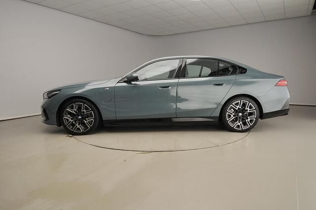 Occasion BMW 530e M Sport 299 PK (219 kW) 2025 Groen (metallic) Sedan