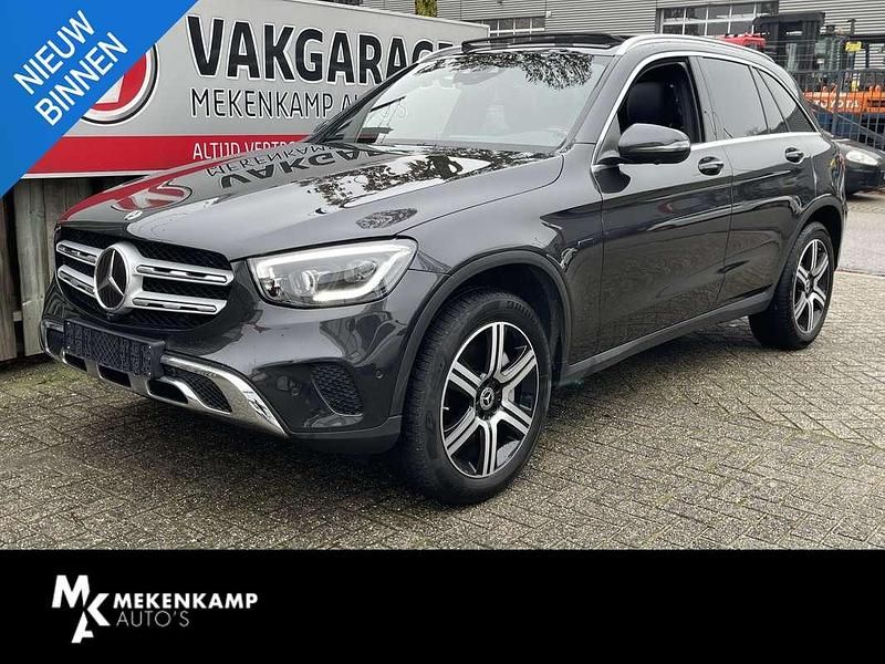Grijs Gebruikt 2020 Mercedes GLC300e SUV | € 39.950 (Eerlijke prijs) - Afbeelding 1/4
