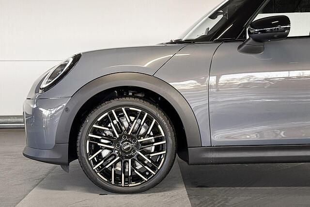 Nieuw Mini Cooper Cabriolet Favoured 163 PK (119 kW) 2025 Grijs Cabriolet