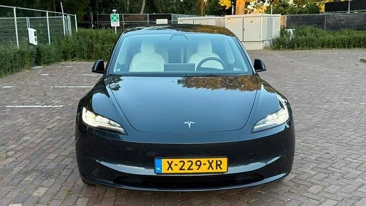 Gebruikt 2024 Tesla Model 3 Sedan | € 31.950 (Eerlijke prijs) - Afbeelding 1/4