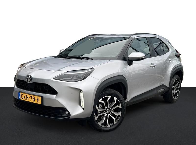 Grijs Gebruikt 2024 Toyota Yaris SUV | € 29.925 (Eerlijke prijs) - Afbeelding 1/4