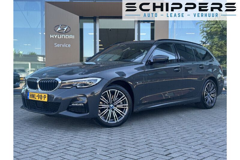 Grijs Gebruikt 2022 BMW 320e M Sport Stationwagen | € 33.800 (Eerlijke prijs) - Afbeelding 1/4
