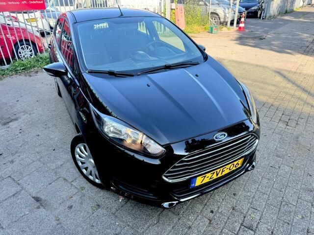 Zwart Gebruikt 2015 Ford Fiesta Style Hatchback | € 5.950 (Iets duurder) - Afbeelding 1/4