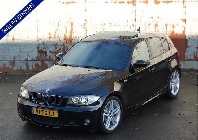 Zwart (metallic) Gebruikt 2006 BMW 130 M Sport Hatchback | € 8.950 (Goede deal) - Afbeelding 1/4