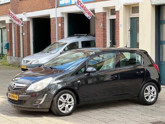 Zwart Gebruikt 2012 Opel Corsa Edition Hatchback | € 2.150 (Eerlijke prijs) - Afbeelding 1/4