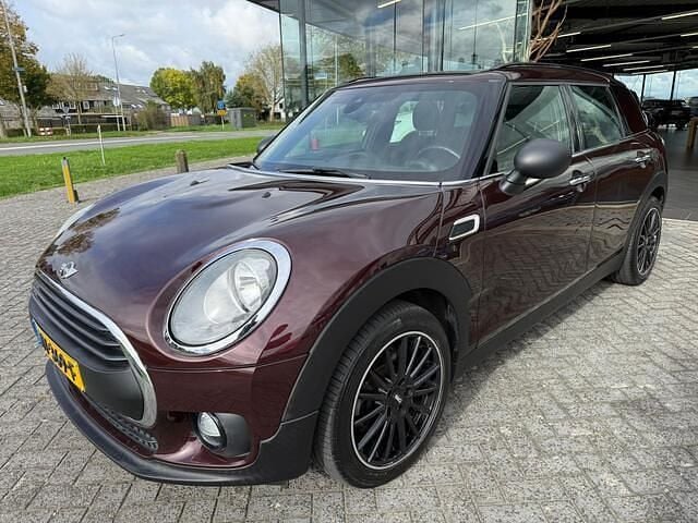 Rood Gebruikt 2017 Mini One Clubman Business Stationwagen | € 16.950 (Eerlijke prijs) - Afbeelding 1/4