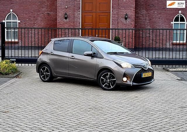 Grijs Gebruikt 2016 Toyota Yaris Hatchback | € 8.750 (Goede deal) - Afbeelding 1/4
