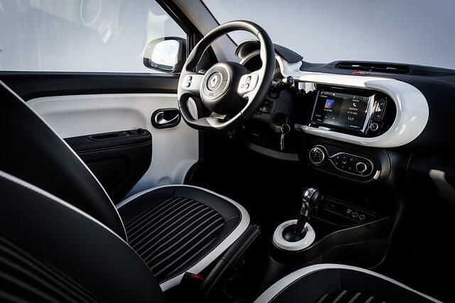 Occasion Renault Twingo Intens 60 kW (82 PK) 2023 Grijs (metallic) Hatchback