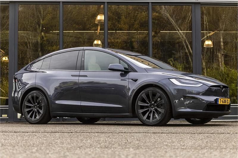 Grijs (metallic) Gebruikt 2023 Tesla Model X SUV | € 74.950 - Afbeelding 1/4