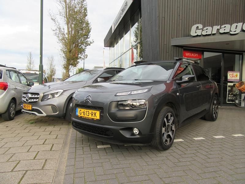Grijs Gebruikt 2016 Citroën C4 PureTech SUV | € 10.950 (Goede deal) - Afbeelding 1/4